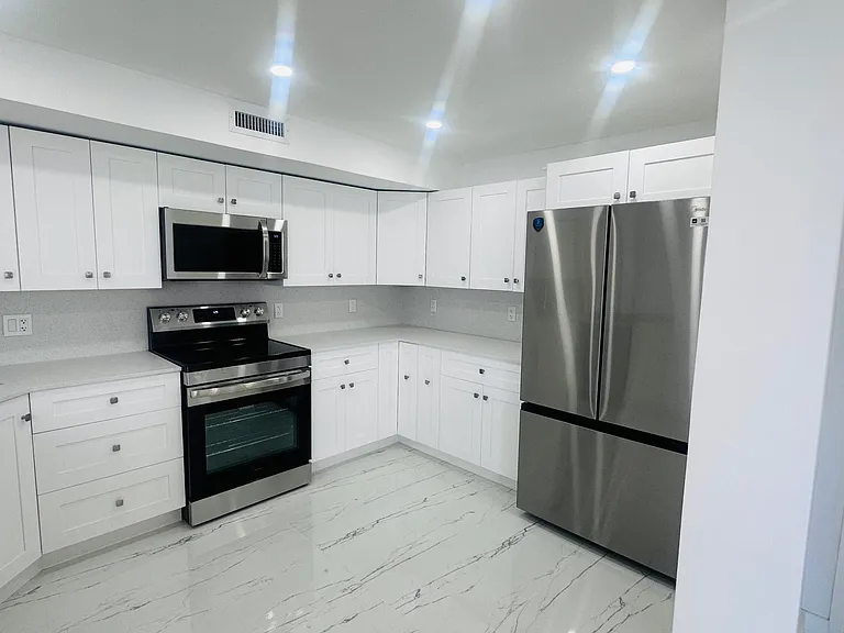 1600 S Ocean Dr #4A — Photo 5