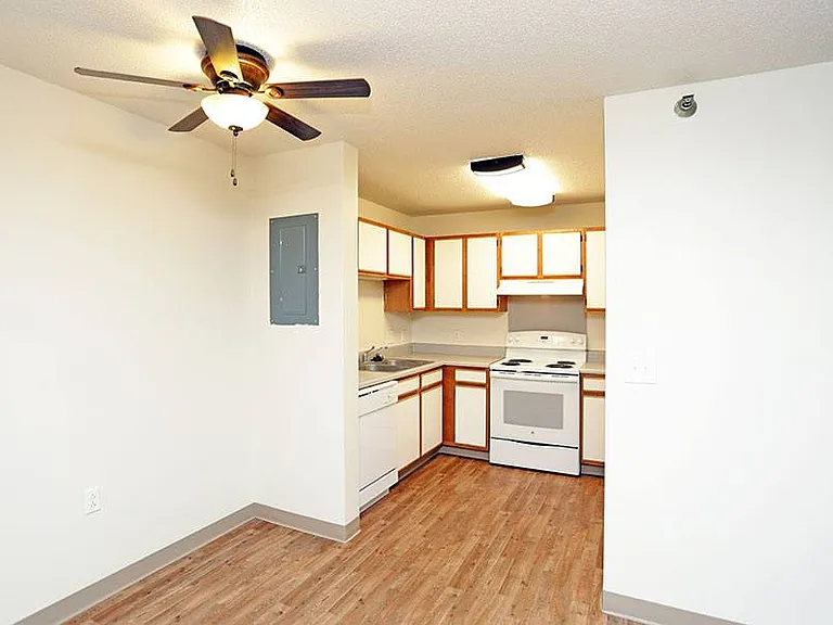 THE ARBORS APARTMENTS — Photo 2