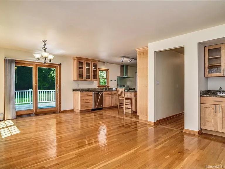 10 Fernwood Rd — Photo 6