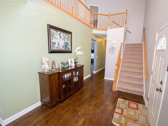 3rd image of 51 Erickson Ct