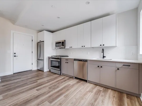 237 Washington Street image 3 of 34