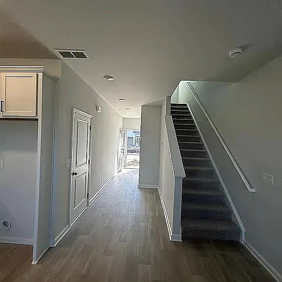 135 Laurel Trce — Photo 9
