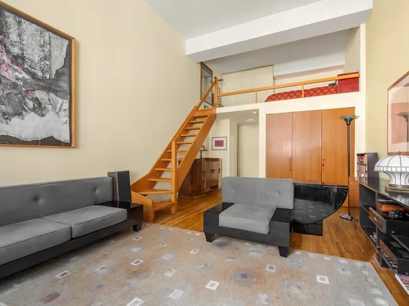 100 West 15th Street image 3 of 6