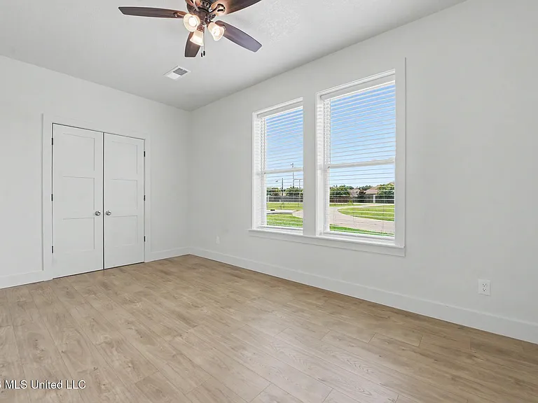 15216 Shriners Blvd — Photo 20