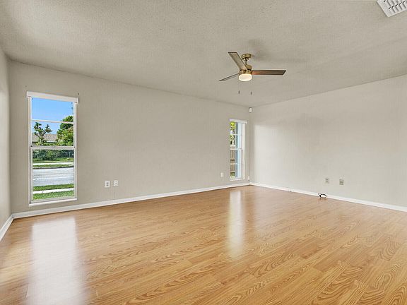 4th image of 22229 SW 65TH Terrace