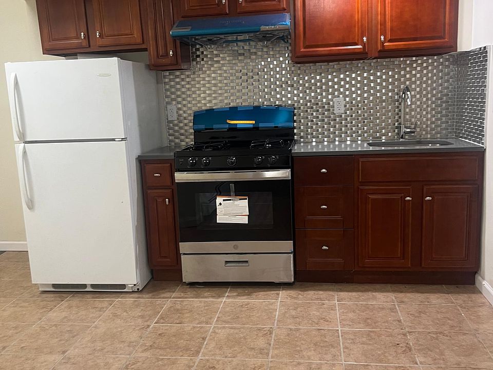 1st image of 2210 Fenton Ave #1