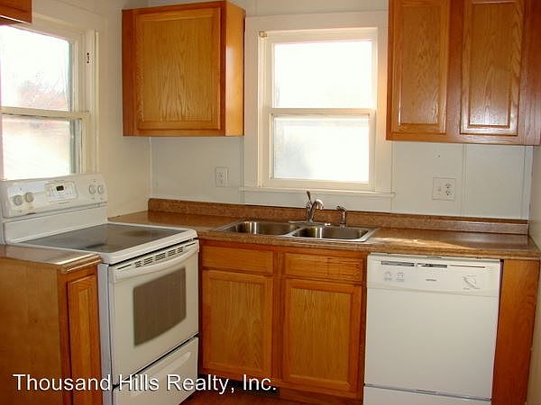 2nd image of 224 W College St