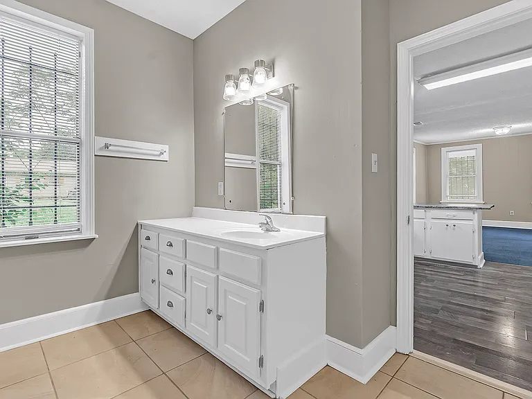 410 Boston St — Photo 10