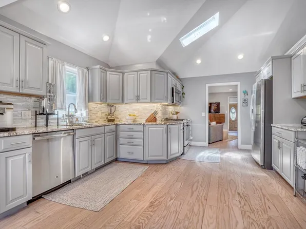 61 Morgan St, Randolph, MA 02368
