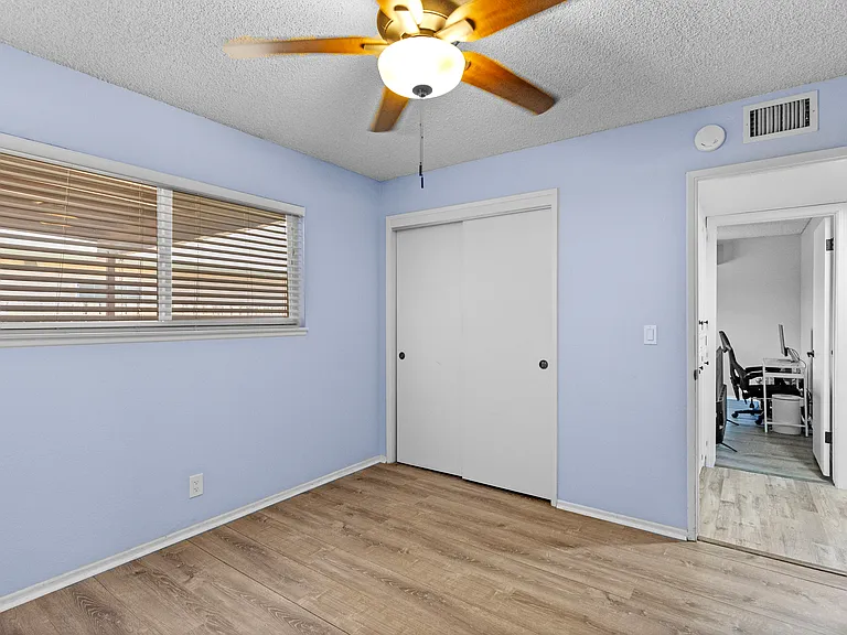 208 S Greenlawn St — Photo 23