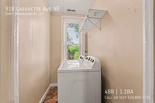 918 Lafayette Ave NE — Photo 15