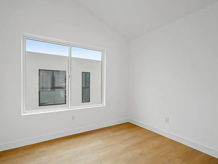 4122 Sequoia St #E — Photo 15