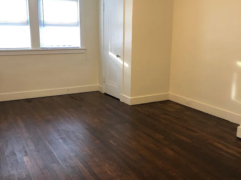 233 Sieaforth Ave — Photo 11