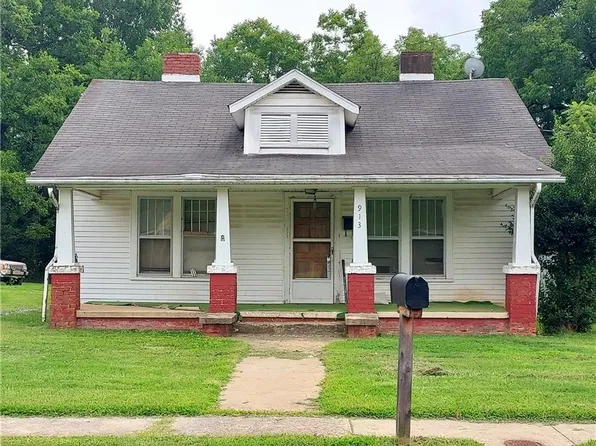 913 Lindsey St, Reidsville, NC 27320