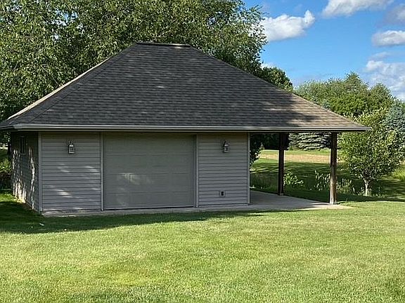 Detached Garage