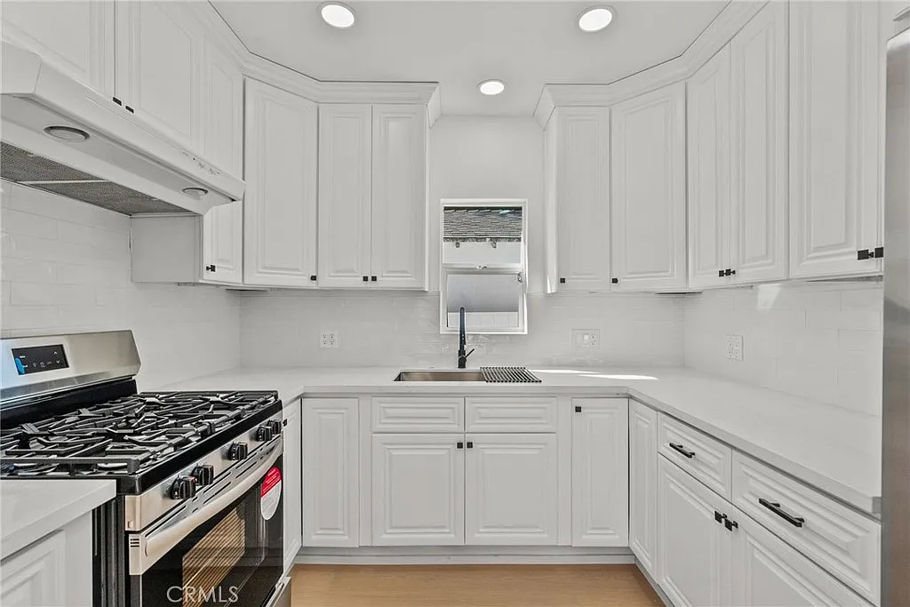 2 bed, 810 sqft, $3,000 — Photo 4