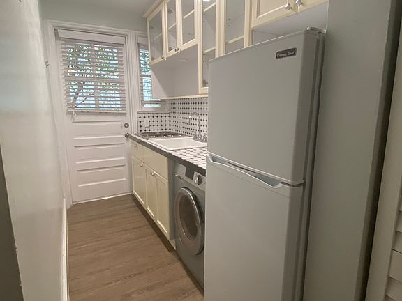 3rd image of 1550 Jefferson Ave #2A