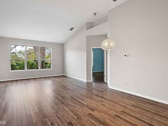 5th image of 8001R Pine Hollow Dr