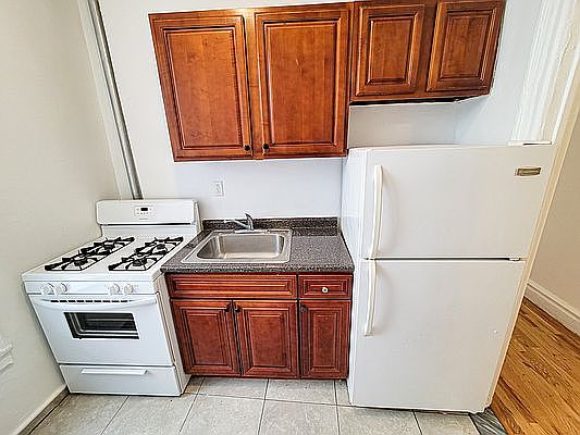 2nd image of 1250 Morris Ave APT 2B