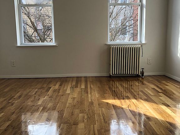 3rd image of 430 Humboldt St APT 2R
