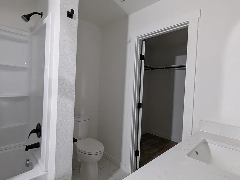 2105 Vista Rosa #B — Photo 17