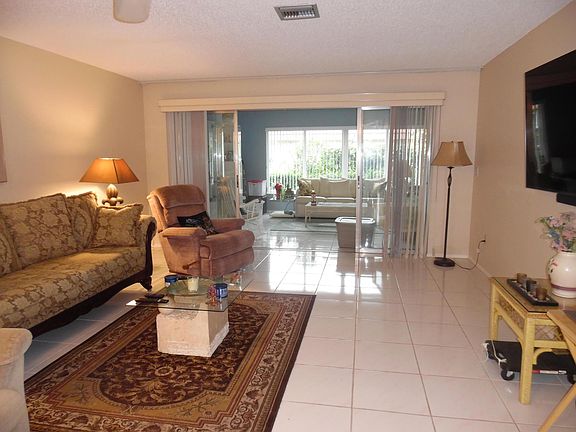 5th image of 5725 Fernley Drive E #39