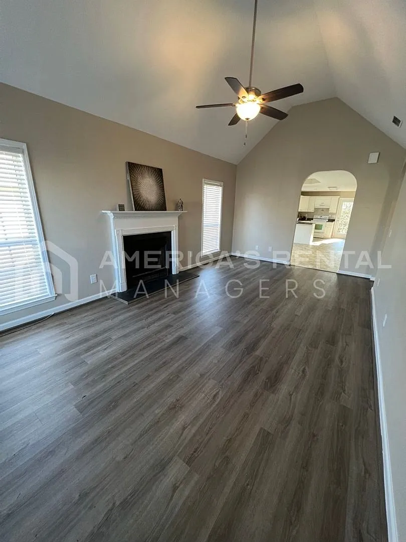 Home For Rent In Calera! — Photo 2