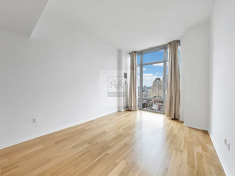 310 W 52nd St #D16 — Photo 6