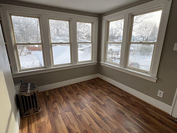 4th image of 321 N Lincoln Ave