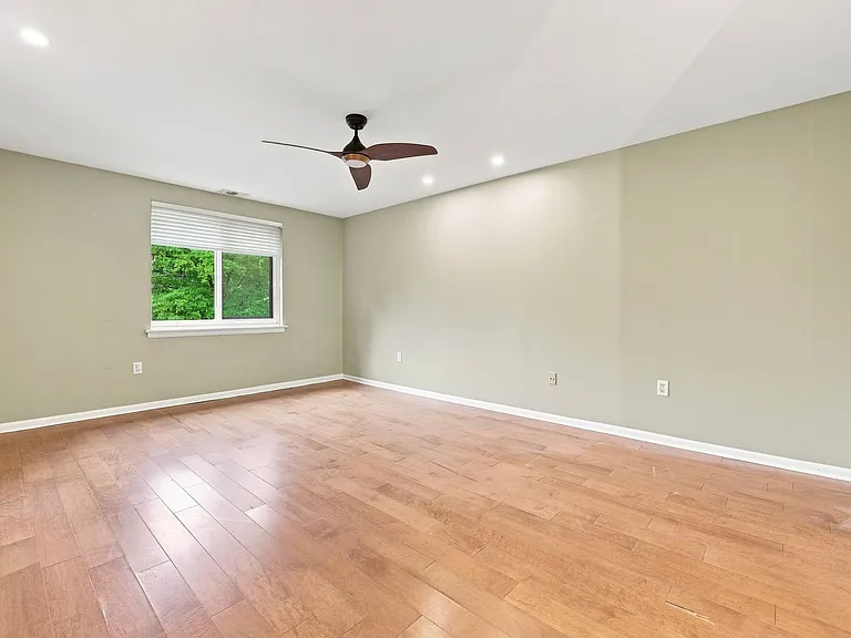 1640 Oakwood Dr #W305 — Photo 6