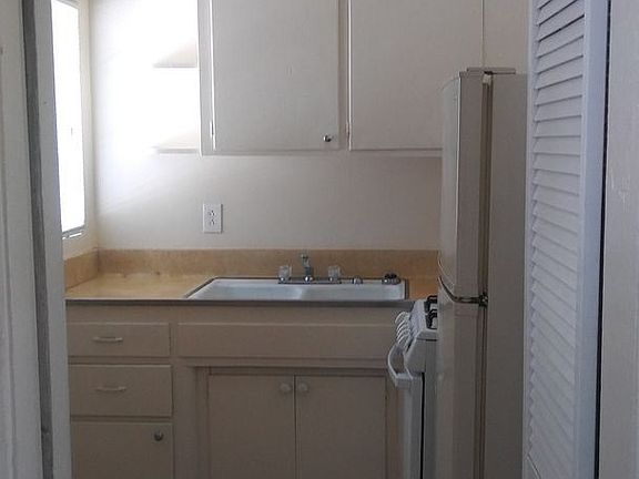 4th image of 1305 Tijeras Ave NE APT 1