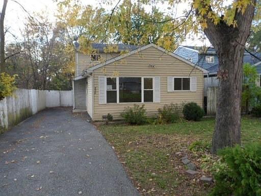 1st image of 228 Bellevue Dr