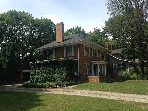 4 bed, 2.5 bath, 3100 sqft, $995 — Photo 2