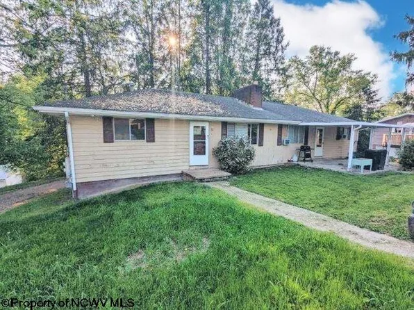 4-5 Cacapon Ln, Fairmont, WV 26554