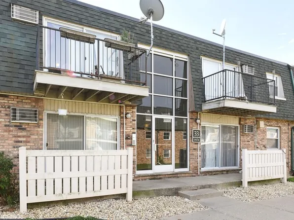 9974 S 84th Ter APT 209, Palos Hills, IL 60465