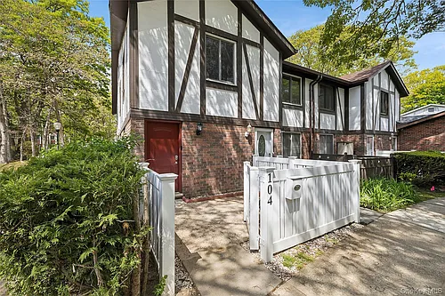 104 Birchwood Rd Photo 1