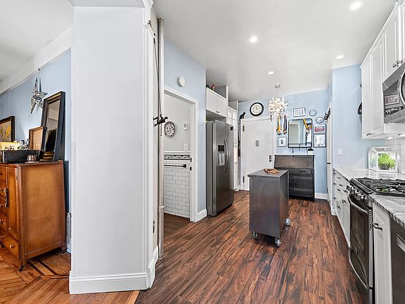 3rd image of 310 W 99th St APT 404