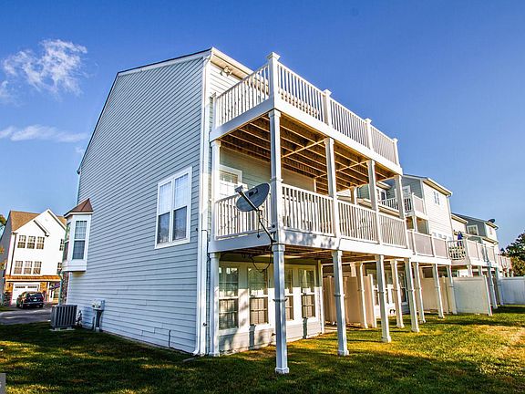 3rd image of 22 Heron Ln #19