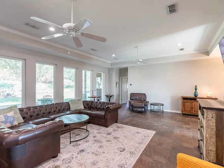 364 Alexandra Dr — Photo 39