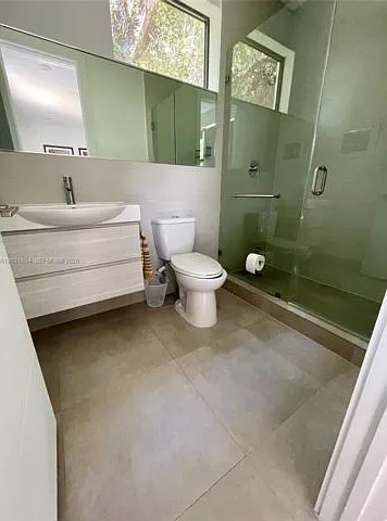 3 bed, 3.5 bath, 2188 sqft, $6,000 — Photo 3