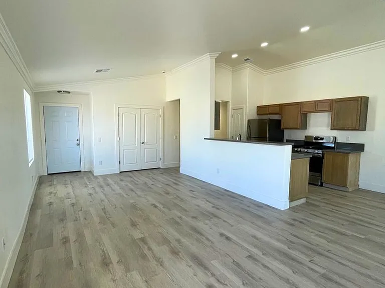 2317 Logsdon Dr — Photo 9