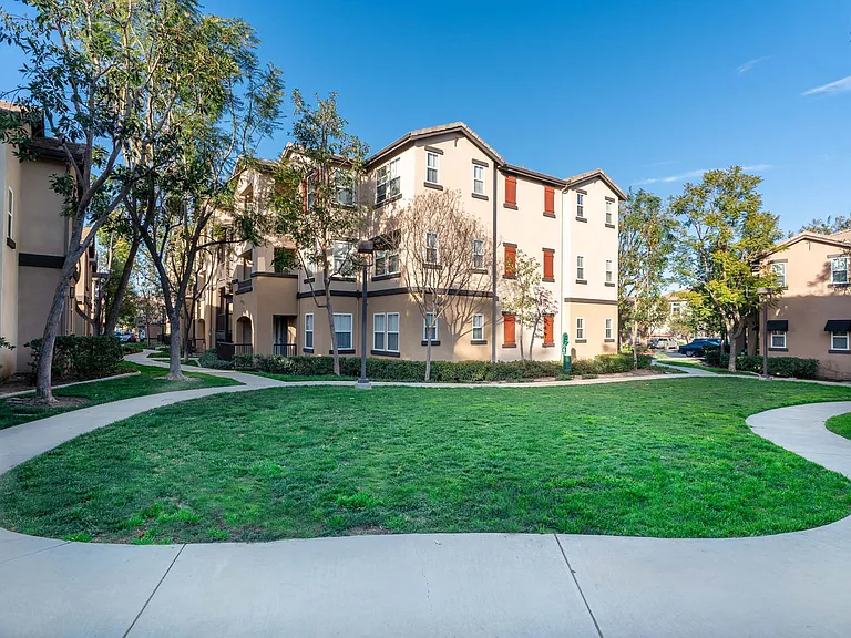 Sonoma at Mapleton Apartments — Photo 31
