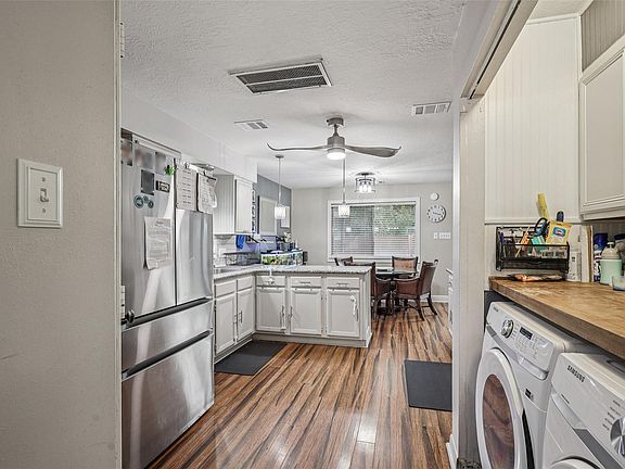 3rd image of 3203 Broken Bough Drive