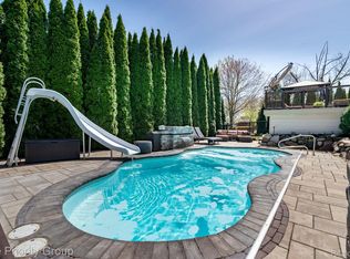 1229 Poppy Hill Dr, Oxford, MI 48371
