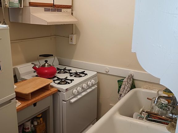 4th image of 4 Cogswell Ave #7