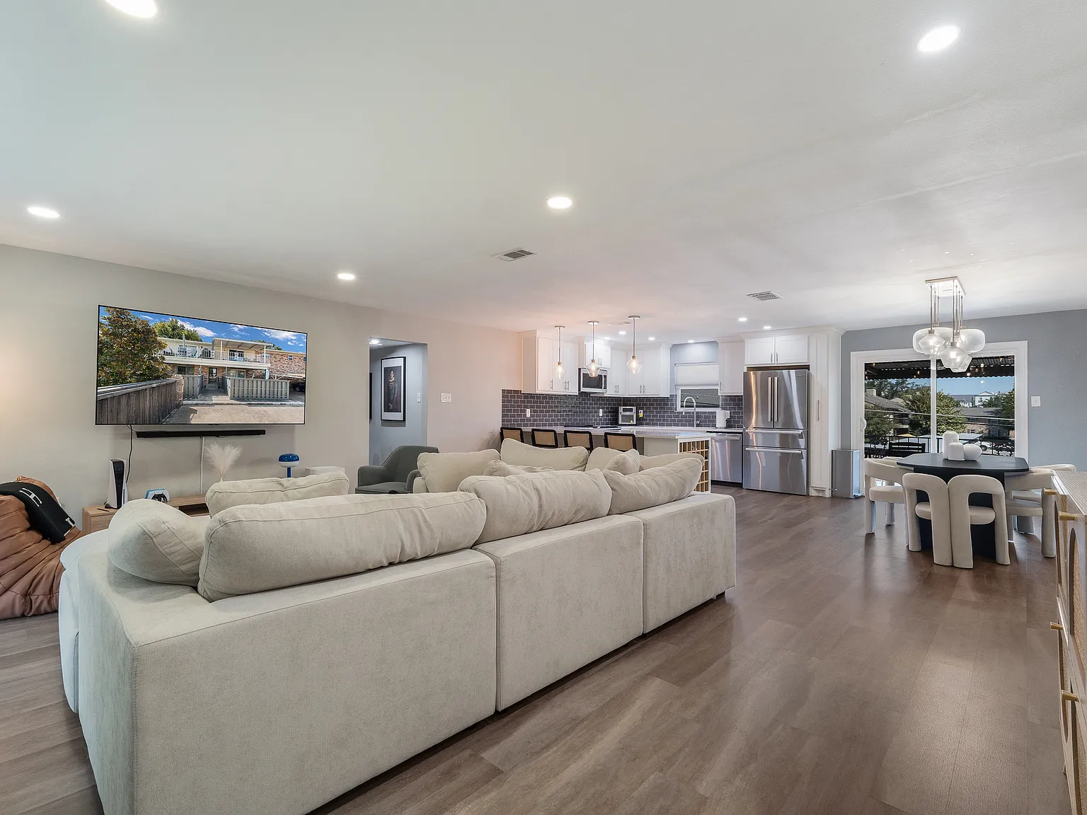 2 bed, 1307 sqft, $2,400 — Photo 4