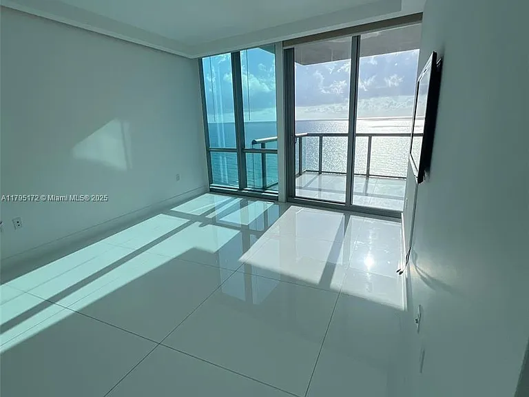 17121 Collins Ave #1607 — Photo 4
