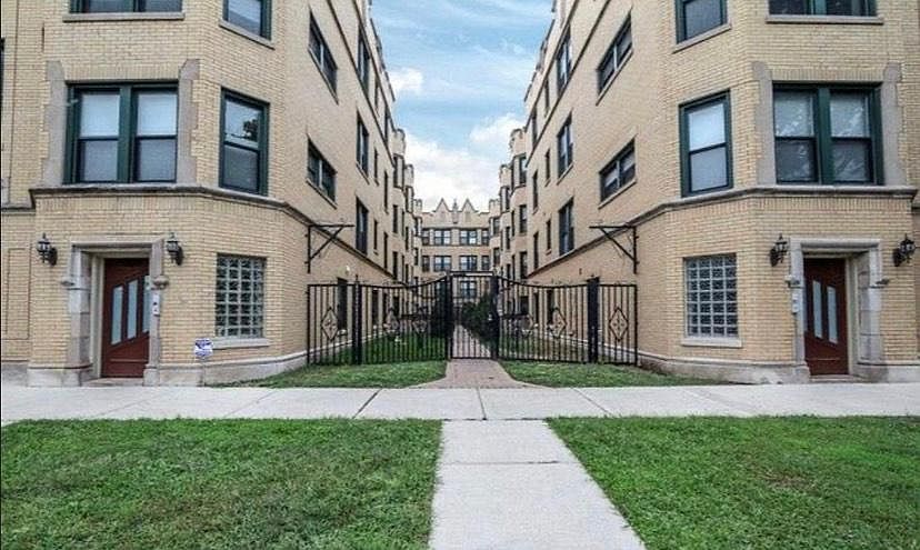 1st image of 6610 S Kenwood Ave #22