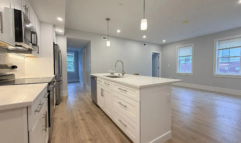 4 bed, $5,500 — Photo 2