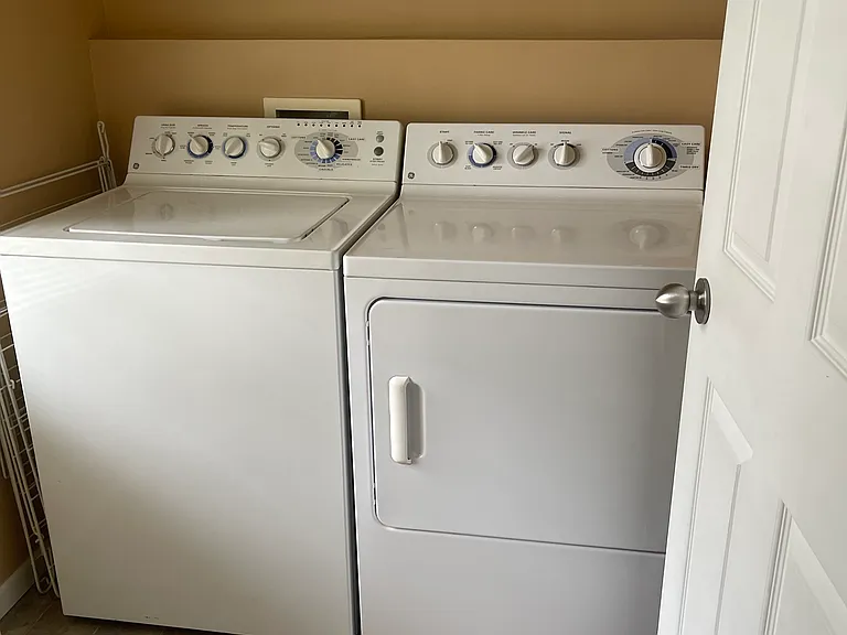 laundry room with washer dryer
